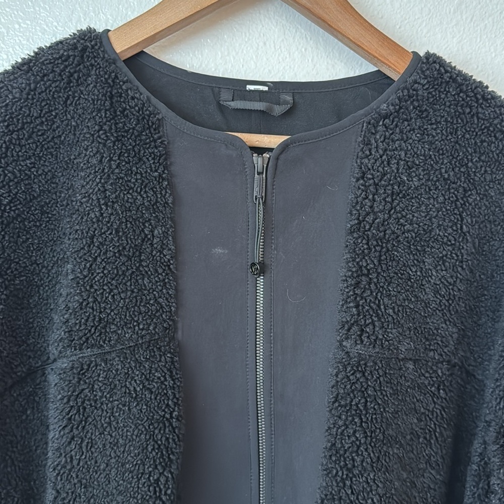 Lululemon 14 Collarless Textured Fleece Full Zip in Black - Picture 7 of 14